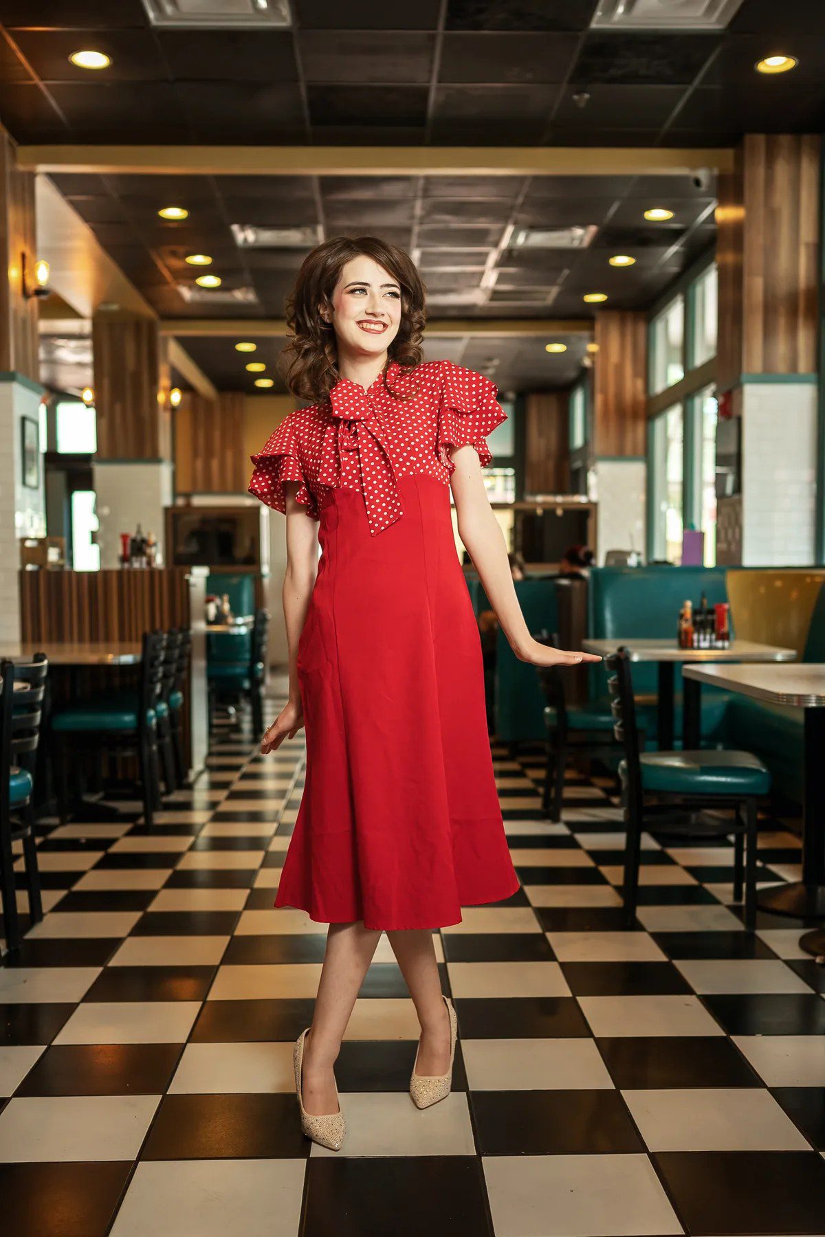 Creative senior picture in a colorful 1950s-inspired diner